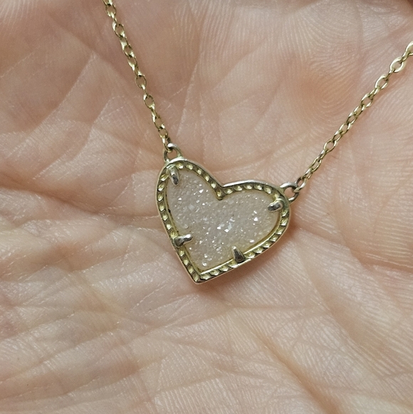 Kendra Scott Ari Heart Gold Pendant Necklace in Iridescent Drusy - Picture 6 of 9